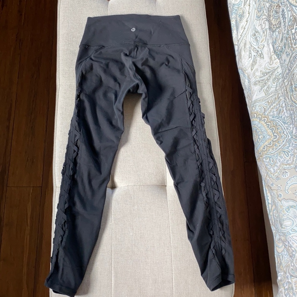 Lululemon EUC luon cropped leggings